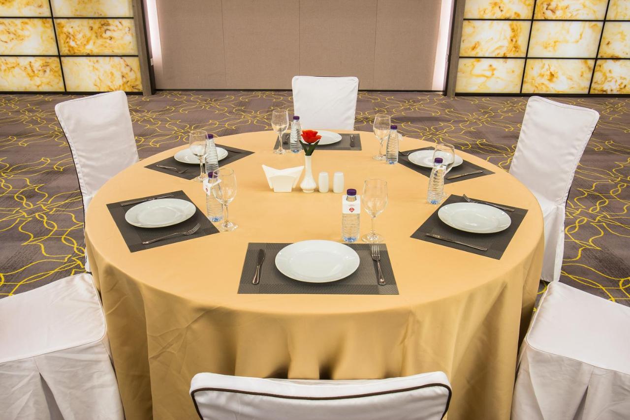 Aber Al Munsiyah Hotel Рияд Екстериор снимка